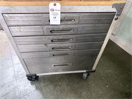 6 DRAWER TOOL CHEST ON CASTERS WITH MISC CONTENTS