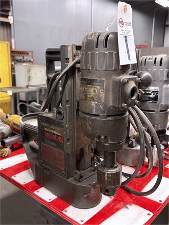 BLACK & DECKER 1556 Forward/Reverse Magnetic Drill Press