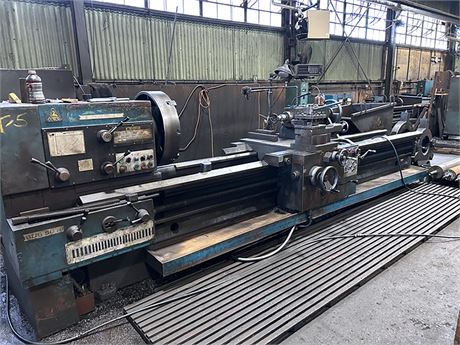 TOS 33"x132" SUS80 Engine Lathe