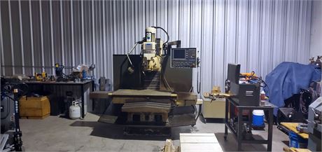 Hurco Dynapath 750 Vertical Machining Center (2000)