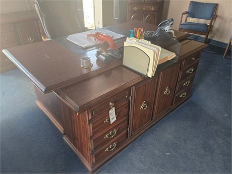 Matching Desk with Cabinet and Hutch