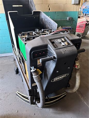 Tennant Model 465 Battery Operated Sweeper/Scrubber