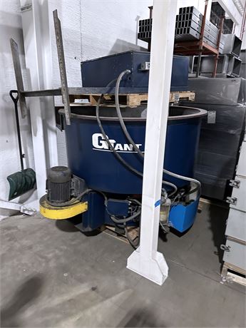 Giant GB-10 Vibratory Finishing Machine