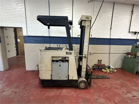 Crown Model 40RCTT Stand Up Electric Fork Truck