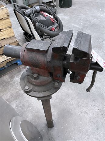 6" Barrel Type Vise On Stand