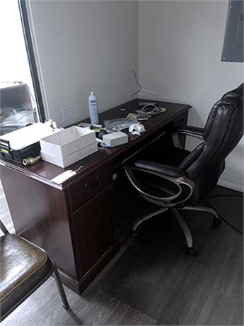Executive Desk & Chairs