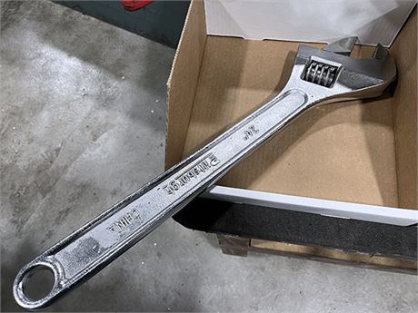 24" Pittsburgh Adjustable Crescent Wrench