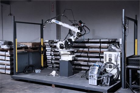 OTC FD-V6L Arc Welding Robotic Cell (2016)