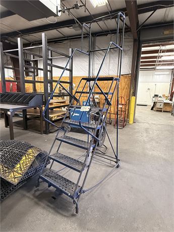 LOUISVILLE 7' Shop Ladder