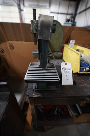 CENTRAL MACHINERY 02485  1'' X 30'' BELT SANDER