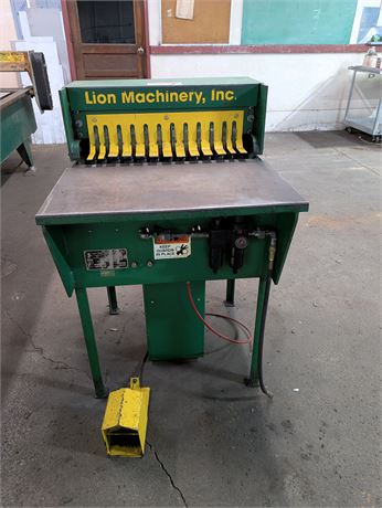 Lion Machinery Pneumatic Cleat Bender. 24" (2005)