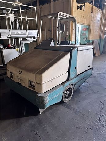 Tennant Gas Power Sweeper Model 385