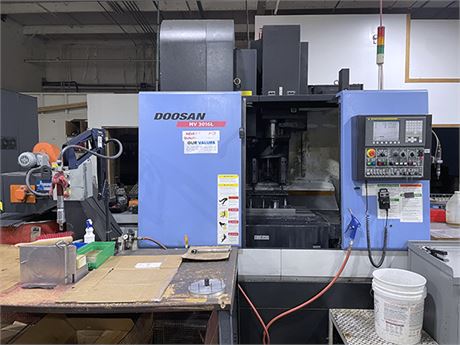 Doosan MV3016L Vertical Machining Center (2007) 1 of 2