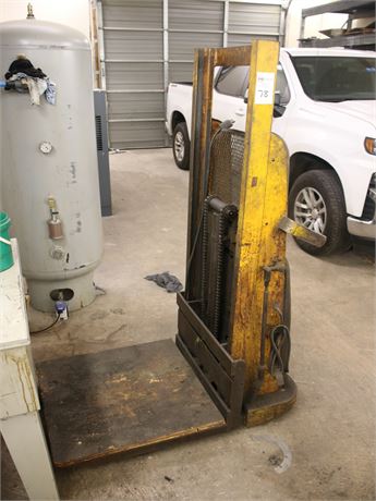 Big Joe Model 9957 Lift Truck