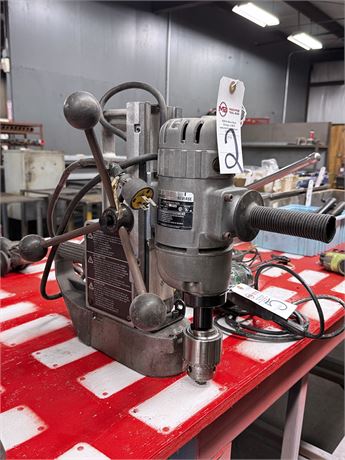 BLACK & DECKER 1556 Forward/Reverse Magnetic Drill Press