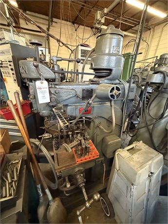 Gorton 2 HP Knee Mill WITH Rotary Table and Assorted Tooling