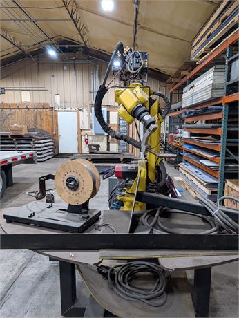 Fanuc ARC Mate 100i Robot Welder