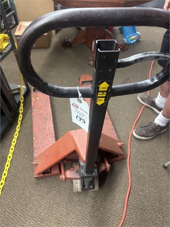 Short Fork 2500lb Capacity Pallet Jack