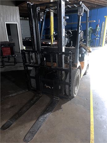 3000 lb. Toyoda 027FG20 Propane Forklift