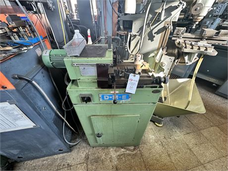 D-M-E Company Model # 0137 Hydraulic Mold Press