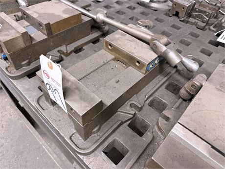 KURT 6" Machine Vise