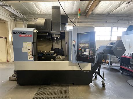 Doosan DNM400-II Vertical Machining Center (2013)